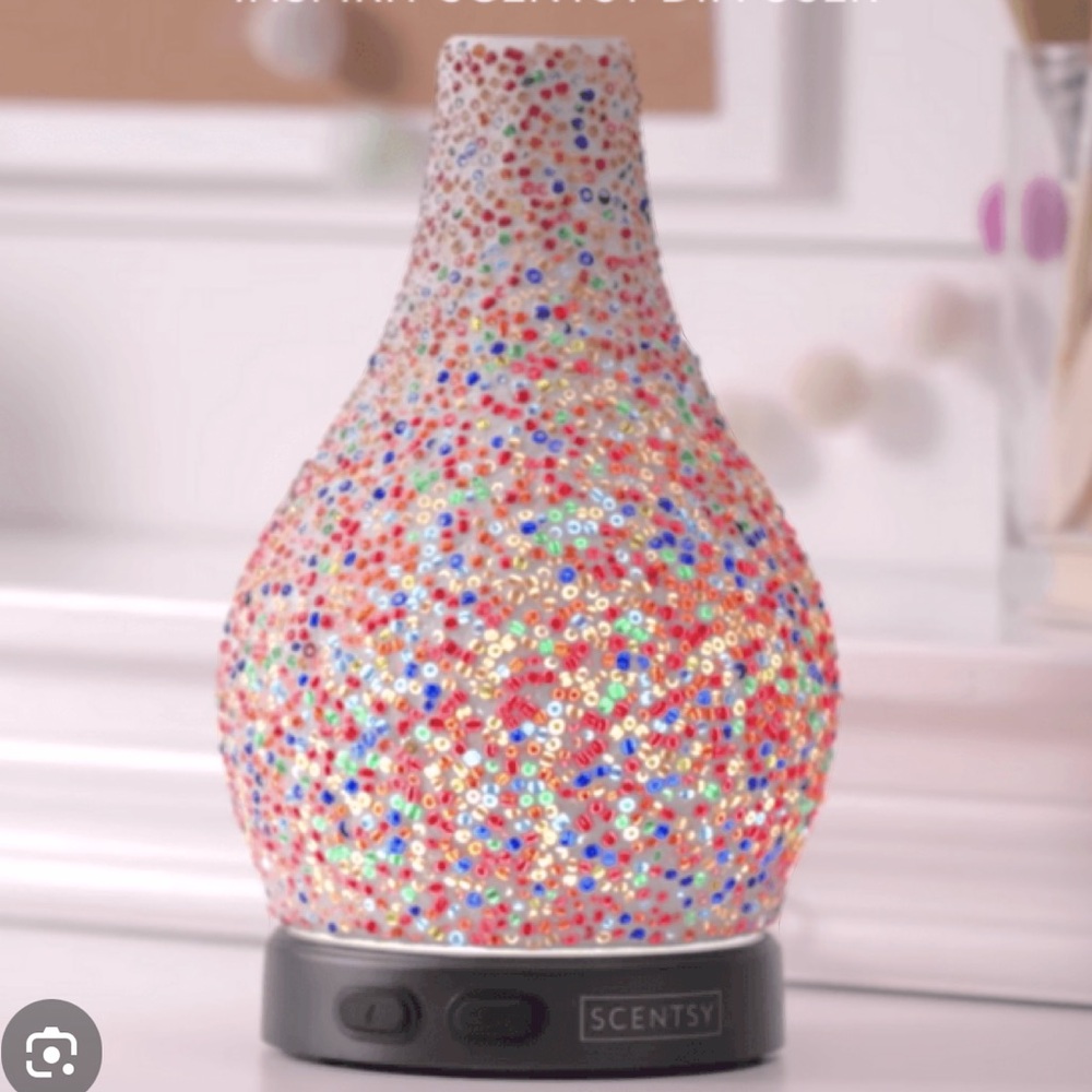 Scentsy diffuser base with multi shade